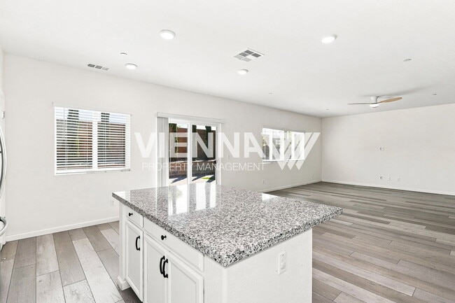 Building Photo - 3033 Welton Cir