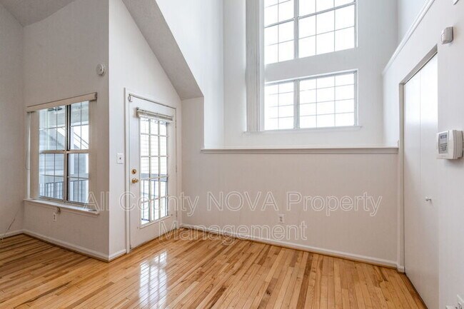 Building Photo - 14069 Vista Dr