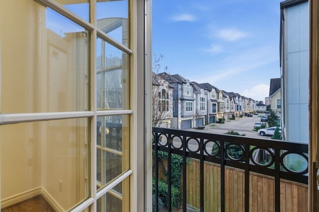 Building Photo - 1303 Sherwood Point Ln