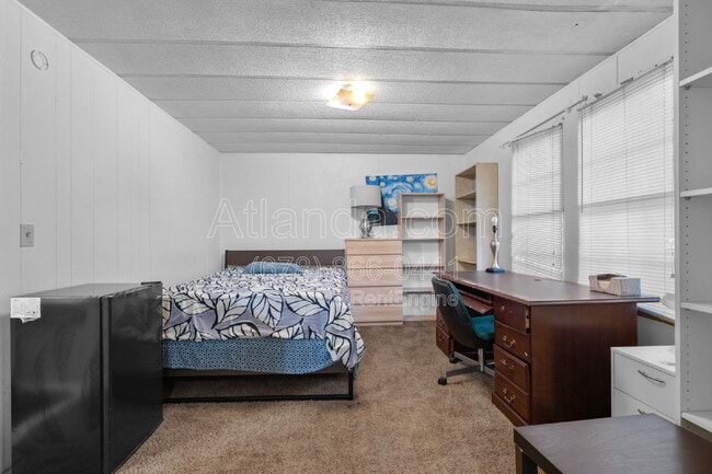 Building Photo - 1061 Center St NW