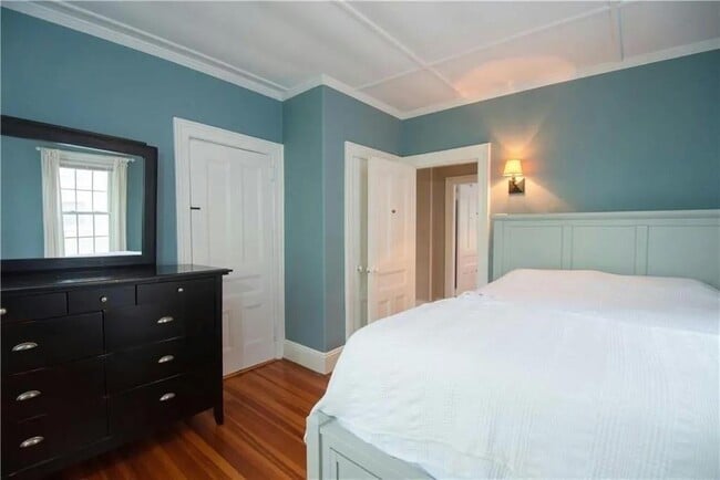 Building Photo - 20 Carroll Ave