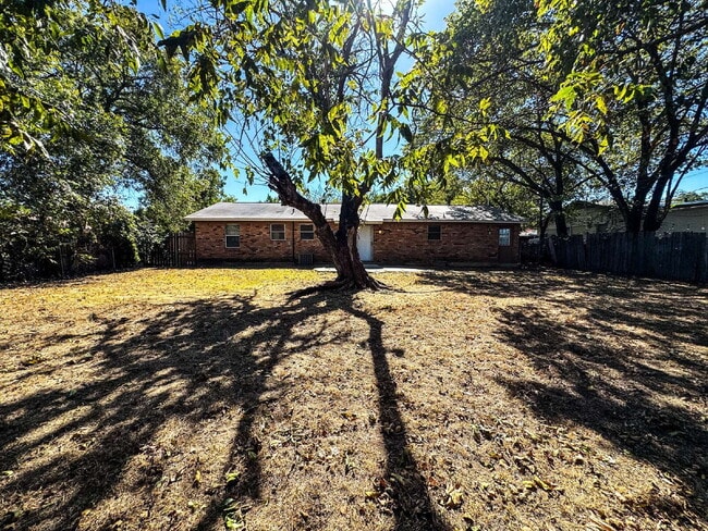 Building Photo - 3 Bedroom, 2 Bathroom Home in Kennedale