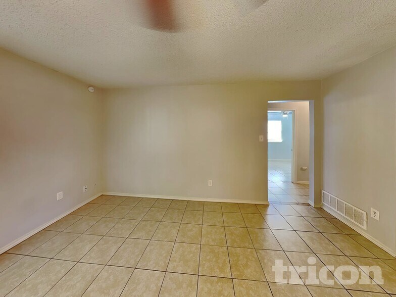 Building Photo - 726 Cindy Dr