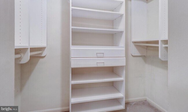 Building Photo - 5707 Waters Edge Landing Court