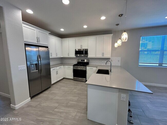 Building Photo - 6581 S Abbey Ln