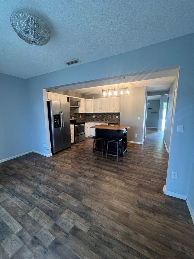 Building Photo - Updated Sanford Condo with Private Patio & Community Pool Near Downtown!