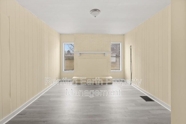 Building Photo - 2419 Circle Dr