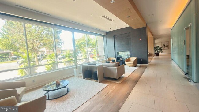Building Photo - 5750 Bou Ave