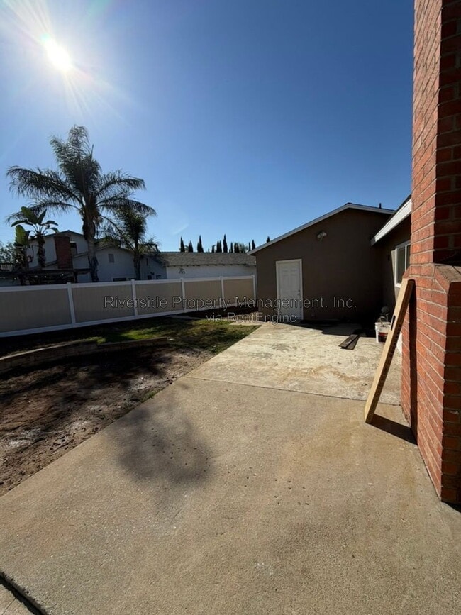 Building Photo - 4500 Sutton Pl