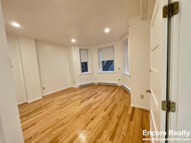 Building Photo - 1077 Beacon St