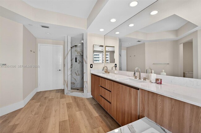 Building Photo - 21050 Point Pl