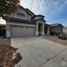 Building Photo - Large 5 Bedroom, Private Pool, North Peoria!