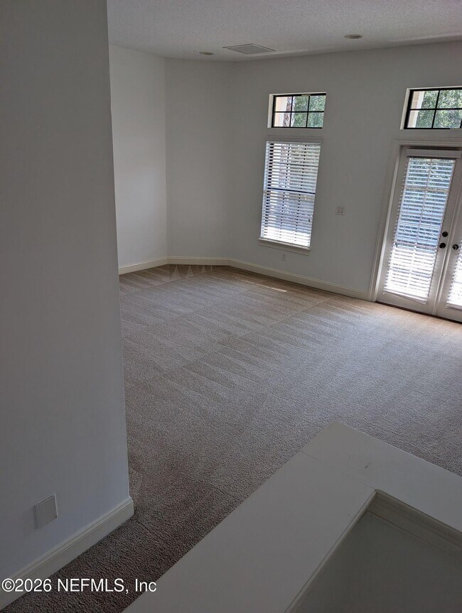 Building Photo - 654 S Loop Pkwy