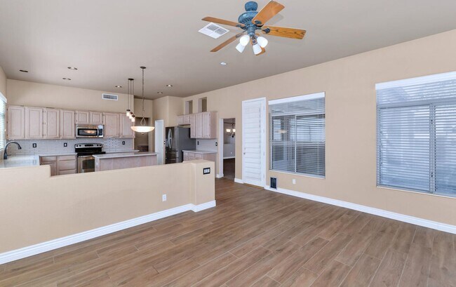 Building Photo - 3382 W Harrison St