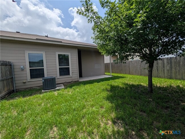 Building Photo - 2213 Avery Village