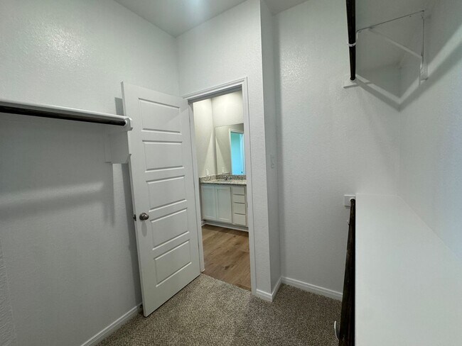 Building Photo - Stunning 4x3 Luxury Duplex in Buda, TX!