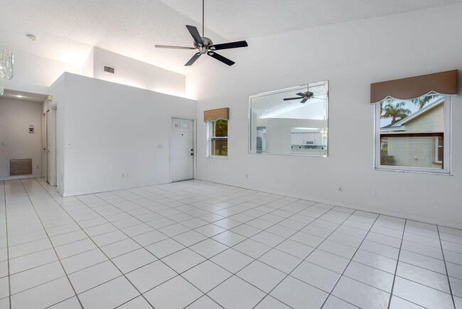 Building Photo - 4246 SE Home Way
