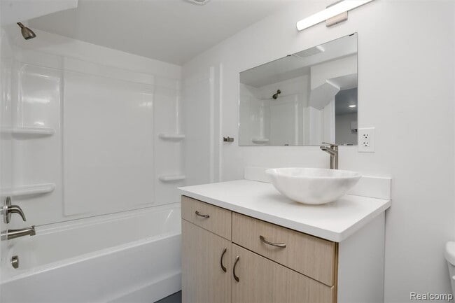 Building Photo - 95 E Euclid St