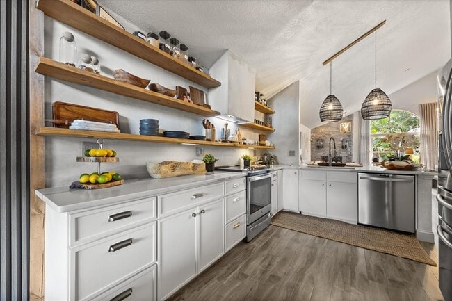 Building Photo - 989 Summer Lakes Dr