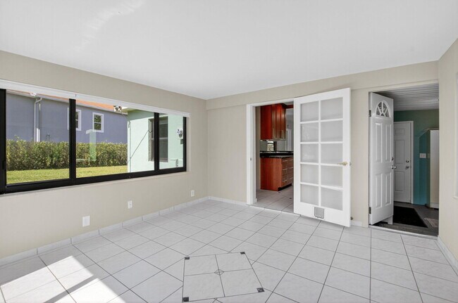 Building Photo - 3940 NW 5th Ave