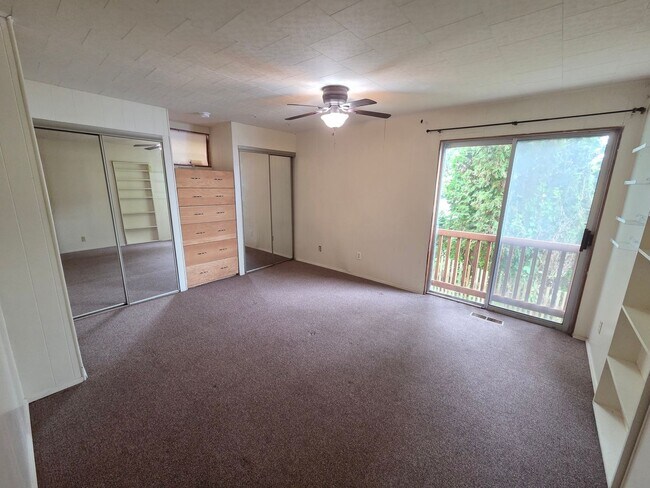 Building Photo - 1545 Colchester Dr E