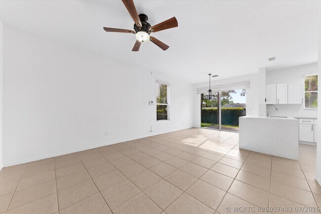 Building Photo - 402 Seminole Palms Dr