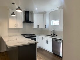 Building Photo - 1227 E 7th St