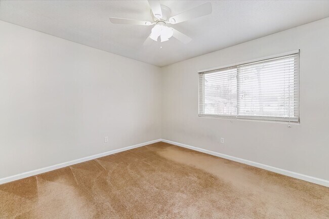 Building Photo - 2 bedroom / 1.5 bath Townhome ~ Hannahan, SC