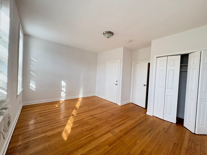 Building Photo - 400 Woodlawn Ave