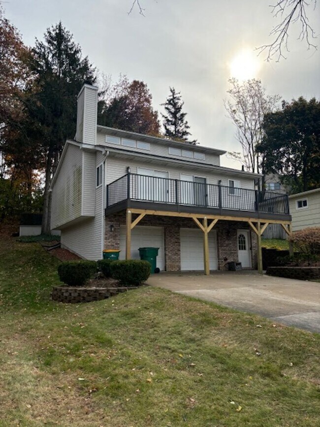 Primary Photo - STUNNING LAKE VIEWS, BRIGHTON 3 BEDROOM HOME