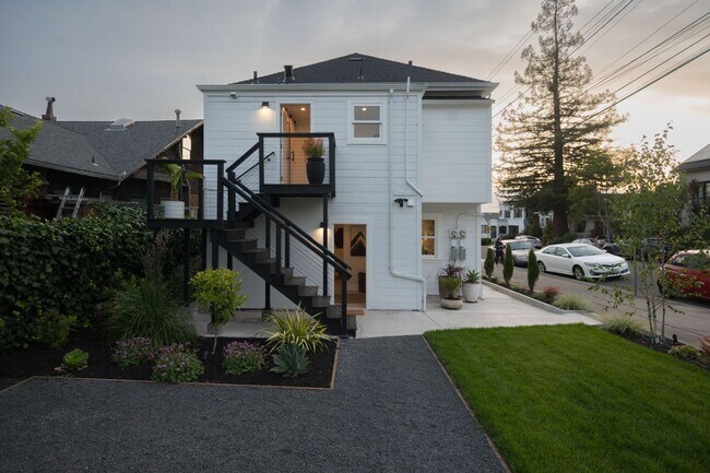 Building Photo - 6526 Raymond St