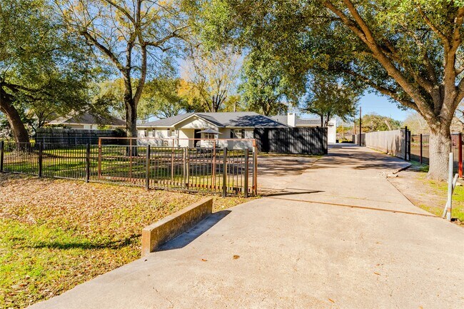 Building Photo - 11407 Iberia Dr