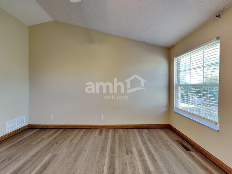 Building Photo - 383 Clifden Ct