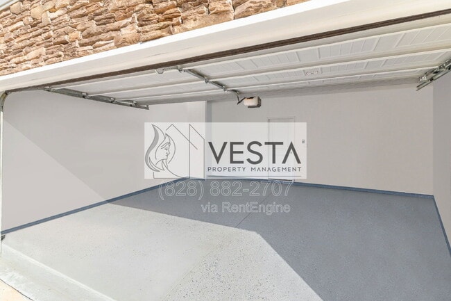 Building Photo - 240 Ridgeview Ln