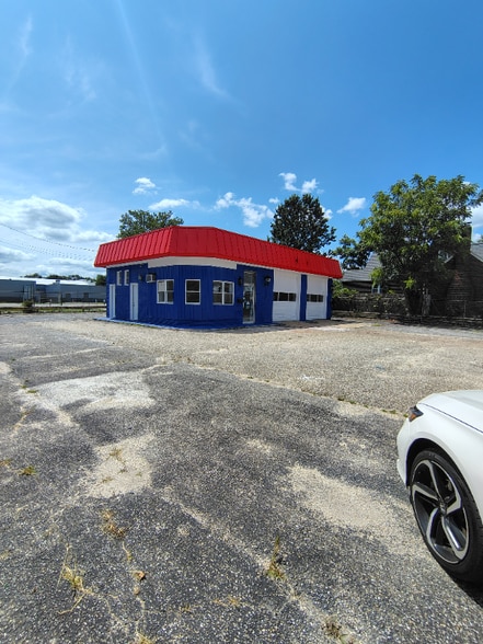 Building Photo - 715-717-717 E Main St