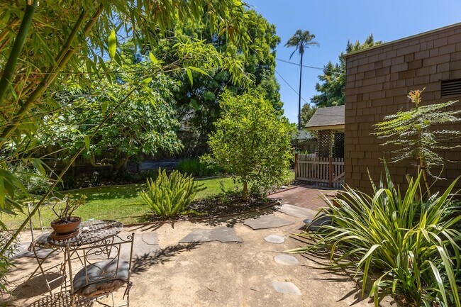 Building Photo - 1814 Anacapa St