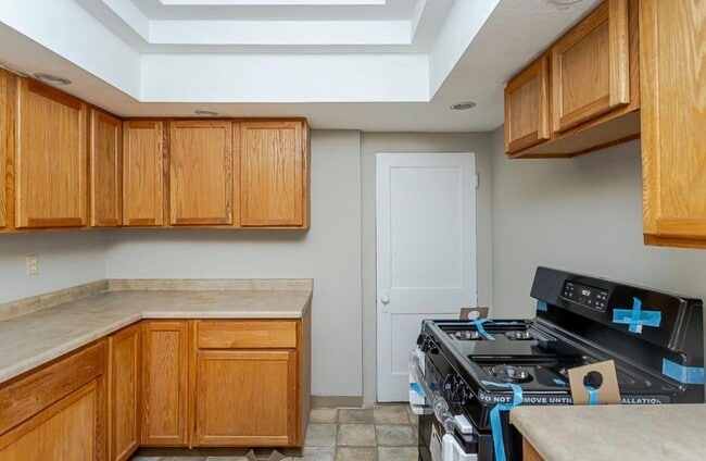 Building Photo - 3725 Leybourn Ave