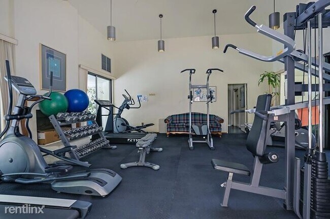 Building Photo - 2 br, 2 bath Condo - The Plaza