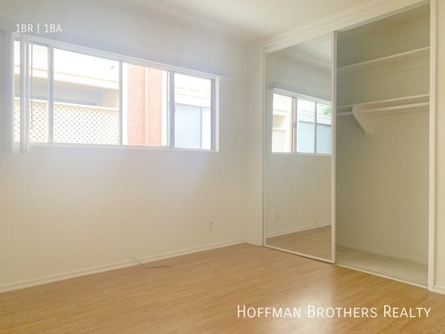 Building Photo - 2309 S Bentley Ave