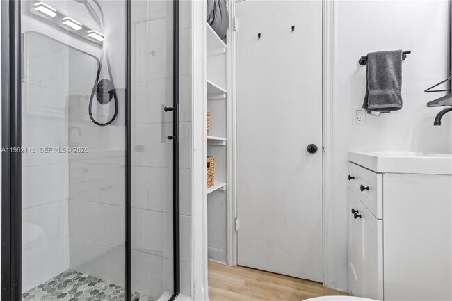 Building Photo - 715 NE 6th St