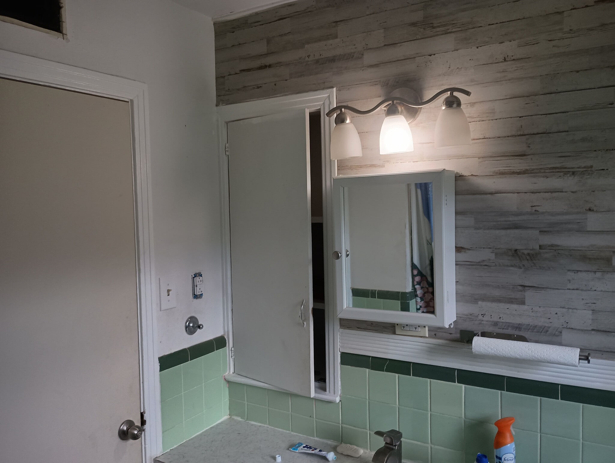 Building Photo - Room in Single Family Home on Brettonwood Dr