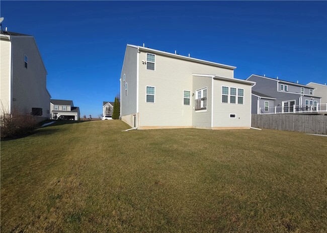 Building Photo - 251 Elmcrest Rise