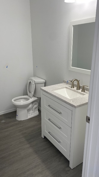 Building Photo - 2637 W Marina Dr