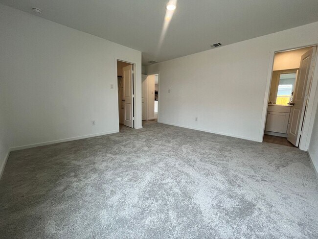 Building Photo - Charming 3 Bedroom/2 Bath Home *St. Hedwig...