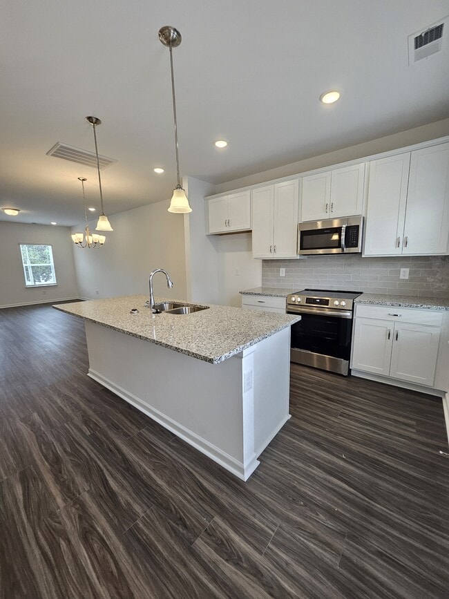 Building Photo - 129 Rosebush Ln