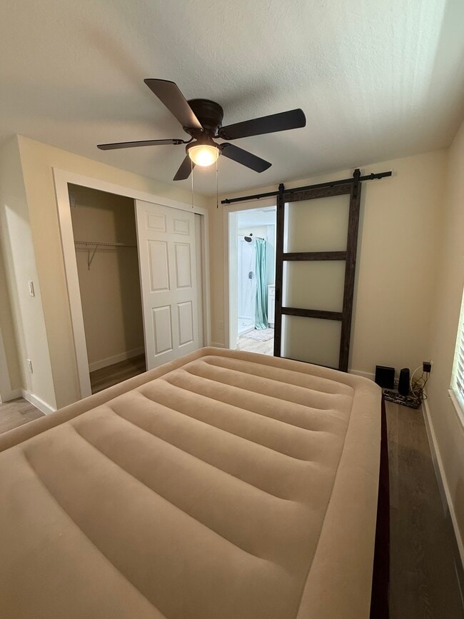 Building Photo - 1540 7th Ave E