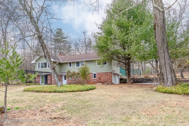 Building Photo - 15 Forestwood Dr