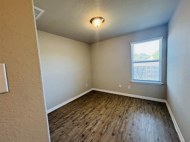 Building Photo - 1320 Walden Pond Dr