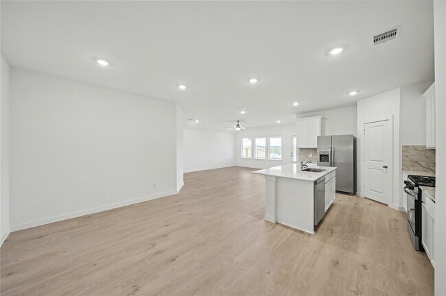 Building Photo - 3930 Langridge Dr