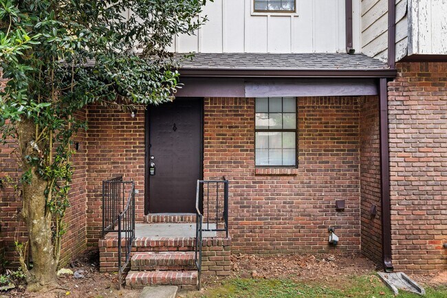 Building Photo - 646 Valley Crest Dr
